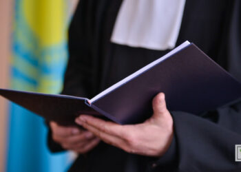 Судью отправили в колонию за взятку в 9 тысяч тенге в Туркестанской области