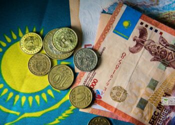 Асхат Аймағамбетов: Жалақыны көбейту – Президент міндеттеген тапсырма