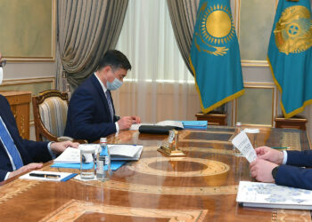 Президент Индустрия және инфрақұрылымдық даму министрі Бейбіт Атамқұловты қабылдады