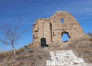 Созақта Қожа Ахмет Ясауидің бабасы мен шәкірттері және Тайқазанды құйған шебер жерленген