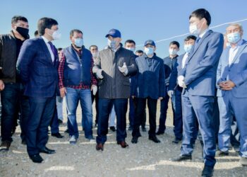 ӨМІРЗАҚ ШӨКЕЕВ ЖАС КӘСІПКЕРЛЕРМЕН КЕЗДЕСТІ