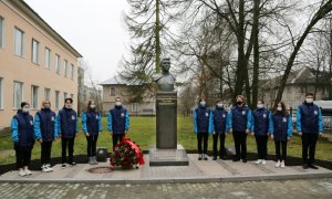 Ленинград облысында қалпына келтіруден кейін Кеңес Одағының Батыры Сұлтан Баймағамбетовтің ескерткіші ашылды