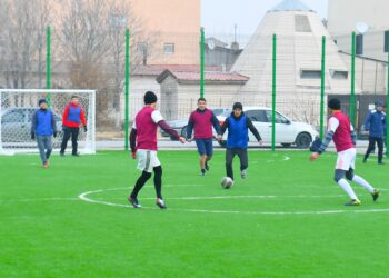 Мемлекеттік қызметкерлер арасында ашық алаңда кіші футболдан жарыс өтті