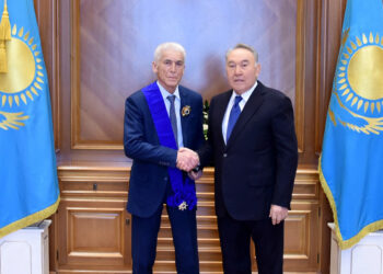 Нұрсұлтан Назарбаев мемлекеттік награда табыс етті