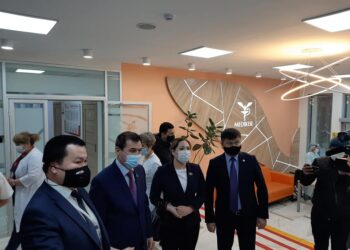 Сенаторлар MEDIKER  медициналық орталығының жұмысымен танысты