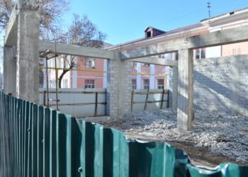 ЗАҢСЫЗ ҚҰРЫЛЫС НЫСАНЫНДА ДЕМОНТАЖ ЖҰМЫСТАРЫ ЖҮРГІЗІЛУДЕ