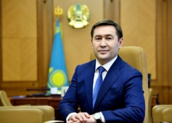 Үшінші мегаполис басшысы қала тұрғындарын жаңа жылмен құттықтады