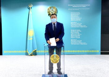 ҚР Премьер-Министрі А. Мамин Мәжіліс депутаттарының сайлауында ҚХА атынан дауыс берді