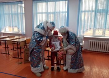 Балаларға жаңа жылдық сыйлықтар берілді