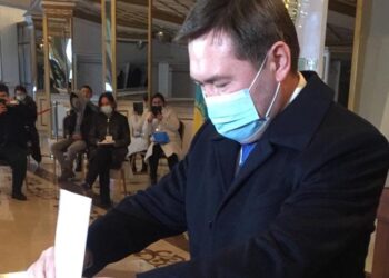 Шымкент қаласының әкімі Мұрат Әйтенов парламент сайлауында дауыс берді