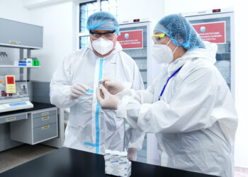 Қазақстандық педагогтер мен дәрігерлер вакцинадан бас тарта ала ма?