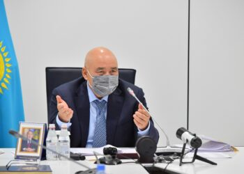 Ө.Шөкеев бірқатар шенуніктің жұмысын сынға алды