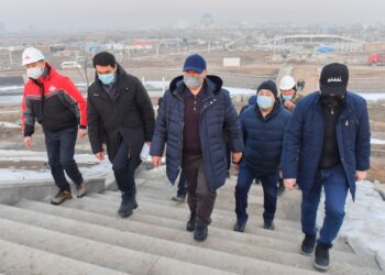 ӨМІРЗАҚ ШӨКЕЕВ ЖАҢА САЯБАҚТАРДЫ АРАЛАДЫ