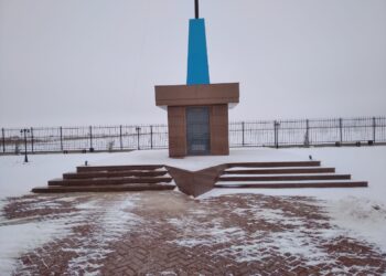 Шәкен Ниязбековтің құрметіне «Ту — Тұғыр» ескерткіші бой көтерді