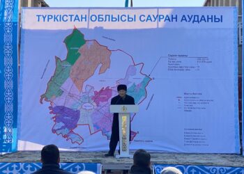 Шөкеев жаңа ауданның тұрғындарымен кездесті