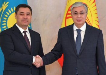 Қырғыз президенті Тоқаевпен кездесуде қазақ ақынының поэмасынан үзінді оқыды