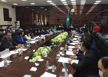 Әкім депутаттарға неге шүйлікті?