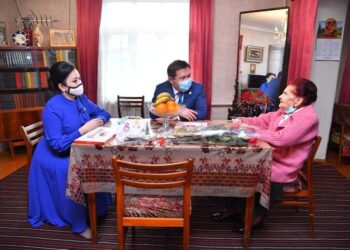 ШЫМКЕНТ ҚАЛАСЫНЫҢ ӘКІМІ МҰРАТ ӘЙТЕНОВ ЕРЕКШЕ БАЛА ТӘРБИЕЛЕП ОТЫРҒАН АНА МЕН АРДАГЕРЛЕРДІ ҚҰТТЫҚТАДЫ