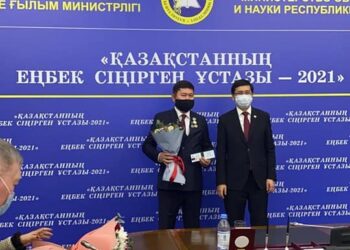 Арман Орынбеков «Қазақстанның еңбек сіңірген ұстазы» атанды