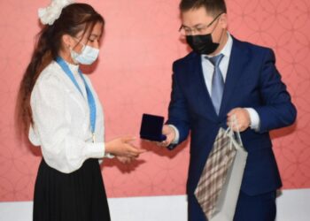 Түркістандық 13 оқушы «Елбасы медалімен» марапатталды