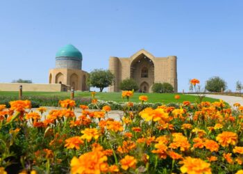 ЯССАУИ КЕСЕНЕСІ 200-ГЕ ЖУЫҚ ШАММЕН ЖАРЫҚТАНДЫРЫЛАДЫ