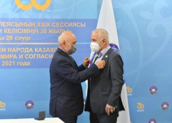 ТҮРКІСТАН: «ОБЛЫСҚА СІҢІРГЕН ЕҢБЕГІ ҮШІН» ТӨС БЕЛГІСІ ИЕЛЕРІ МАРАПАТТАЛДЫ