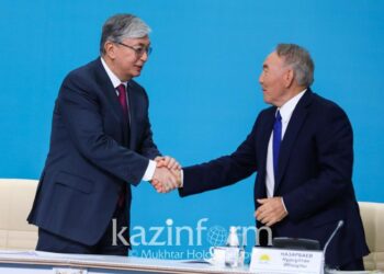 Нұрсұлтан Назарбаев ҚХА Төрағасы лауазымын Қасым-Жомарт Тоқаевқа тапсырды