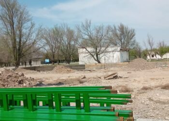 Депутат Ғ.Қапалбаев ауылда спорт алаңшасының құрылысын бастады