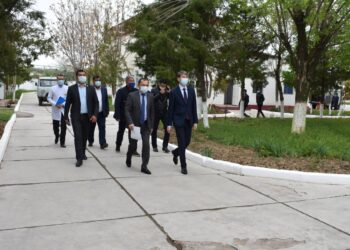 ТҮРКІСТАН ОБЛЫСЫ ӘКІМІНІҢ ОРЫНБАСАРЫ ӨҢІРДЕГІ ВАКЦИНАЦИЯЛАУ  БАРЫСЫМЕН ТАНЫСТЫ