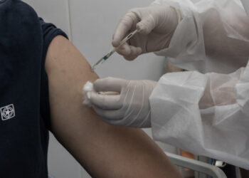 16 казахстанцев заразились коронавирусом после вакцинации — Минздрав