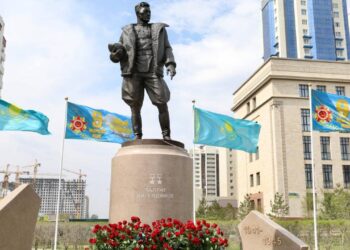 НҰР-СҰЛТАНДА ТАЛҒАТ БИГЕЛДИНОВКЕ АРНАЛҒАН ЕСКЕРТКІШ АШЫЛДЫ