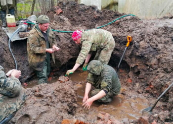 РЕСЕЙДЕ ҮШ ҚАЗАҚСТАНДЫҚ САРБАЗДЫҢ СҮЙЕГІ ТАБЫЛДЫ