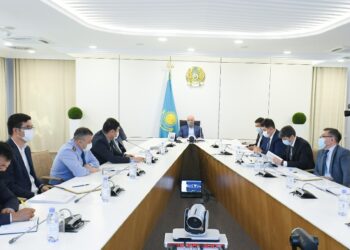 ӨМІРЗАҚ ШӨКЕЕВ ЗАҢСЫЗ ЖЕР ҚОЙНАУЫН ПАЙДАЛАНУШЫЛАРМЕН КҮРЕСТІ КҮШЕЙТУДІ ТАПСЫРДЫ