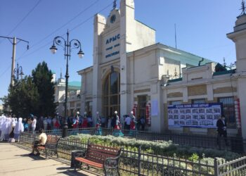 AРЫС ҚАЛАСЫНДА «ҚАЗАҚ ЕЛІНЕ АЛҒЫС» АТТЫ МЕМОРИАЛДЫ ТАҚТА ОРНАТЫЛДЫ