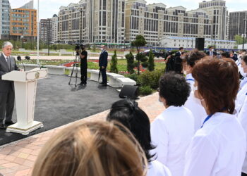 ПРЕЗИДЕНТ «ҚАЗАҚСТАН РЕСПУБЛИКАСЫНЫҢ ЕҢБЕК СІҢІРГЕН ДӘРІГЕРІ» АТАҒЫН ЕНГІЗУДІ ҰСЫНДЫ