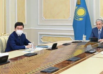 МЕМЛЕКЕТ БАСШЫСЫ АТЫРАУ МҰНАЙ ӨҢДЕУ ЗАУЫТЫНЫҢ ЖҰМЫСЫН СЫНҒА АЛДЫ