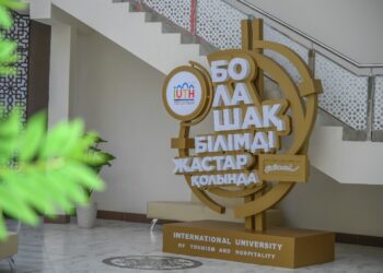 ТҮРКІСТАН ОБЛЫСЫНЫҢ МҰҒАЛІМДЕРІ ОҚУШЫЛАРДЫ ЛИДЕРЛІККЕ ТӘРБИЕЛЕУДІ ҮЙРЕНУДЕ