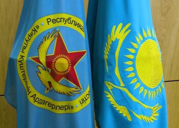 ТҮРКІСТАН: ӘСКЕРИ АРДАГЕРЛЕРГЕ ҚҰРМЕТ КӨРСЕТІЛДІ