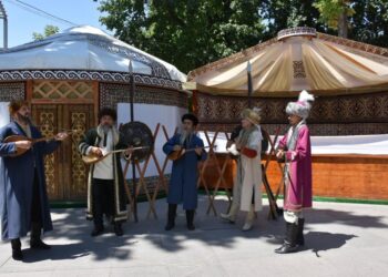 ҒАСЫРЛАРДЫ АТТАП АТЫ ЖЕТКЕН ҚАСИЕТТІ ДОМБЫРА