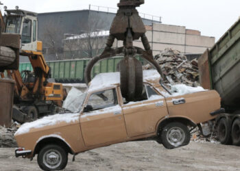 Токаев о дорогом утильсборе на авто: Мы проигрываем борьбу