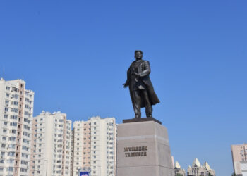 Нұр-Сұлтанда Жұмабек Ташеневке ескерткіш ашылды