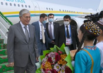 Мемлекет басшысы Қасым-Жомарт Тоқаев жұмыс сапарымен Түрікменстанға келді.