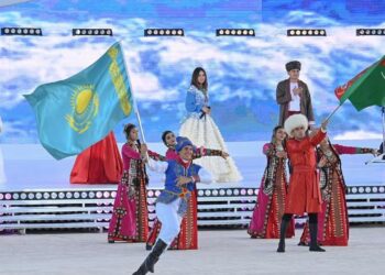 РОЗА РЫМБАЕВА, ДИМАШ ҚҰДАЙБЕРГЕН МЕН РУХИЯ БАЙДҮКЕНОВА АРНАЙЫ КОНЦЕРТКЕ ҚАТЫСТЫ