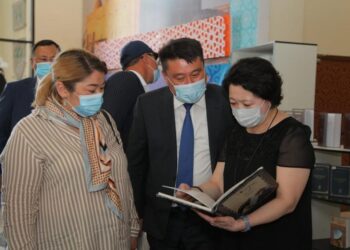 ӨЗБЕКӘЛІ ЖӘНІБЕКОВТІҢ ТУҒАНЫНА 90 ЖЫЛ