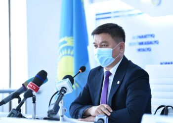 Б.Позилов: «Коронавирусқа қарсы салынып жатқан вакцинаның барлығы 18 жастан асқандарға арналған»