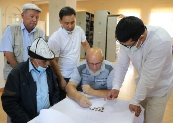 Ресейлік ғалым «Әзірет Сұлтан» қорық-музейіне VIII ғасырға тән түргеш тиындарын табыстады