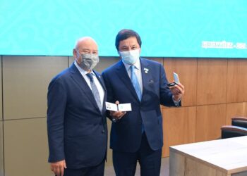 ДУЛАТ ӘБІШ — ҚАЗАҚСТАН МӘСЛИХАТТАРЫНЫҢ «ҚҰРМЕТТІ ДЕПУТАТЫ»