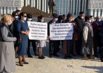 Түркістан облысында балабақша қызметкерлері митингке шықты