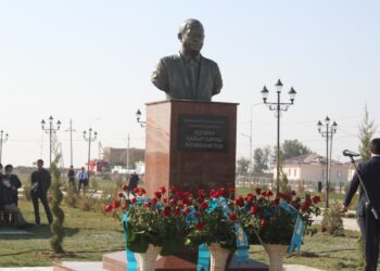 МАҚТААРАЛДА ҚОСМАН АЙТМҰХАМЕТОВТІҢ ЕСКЕРТКІШ-БЮСТІ АШЫЛДЫ