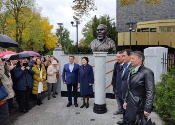 ГЕРМАНИЯДА АБАЙ ҚҰНАНБАЙҰЛЫНА ЕСКЕРТКІШ АШЫЛДЫ